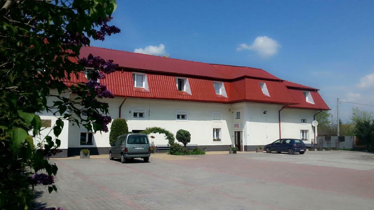 Hotel Faho Пжемысл Экстерьер фото
